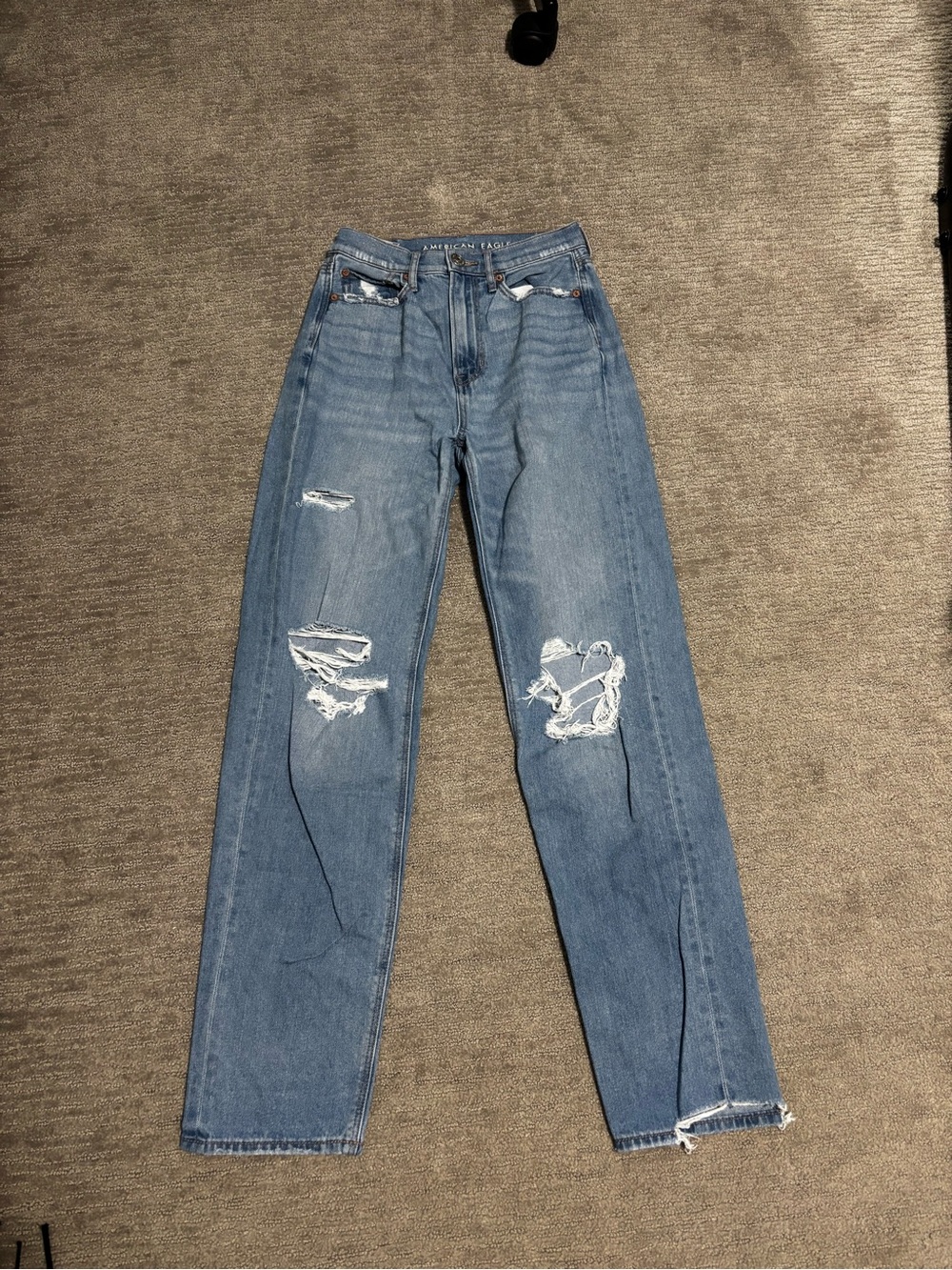 American Eagle baggy jeans